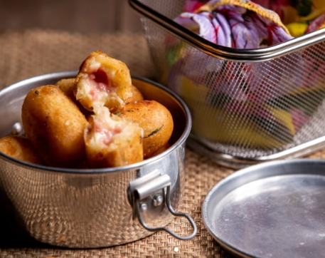 Bolinho de Aipim com Calabresa